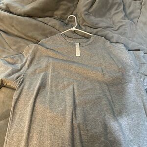 ALO Yoga Heather Gray Men's Short Sleeve Tee